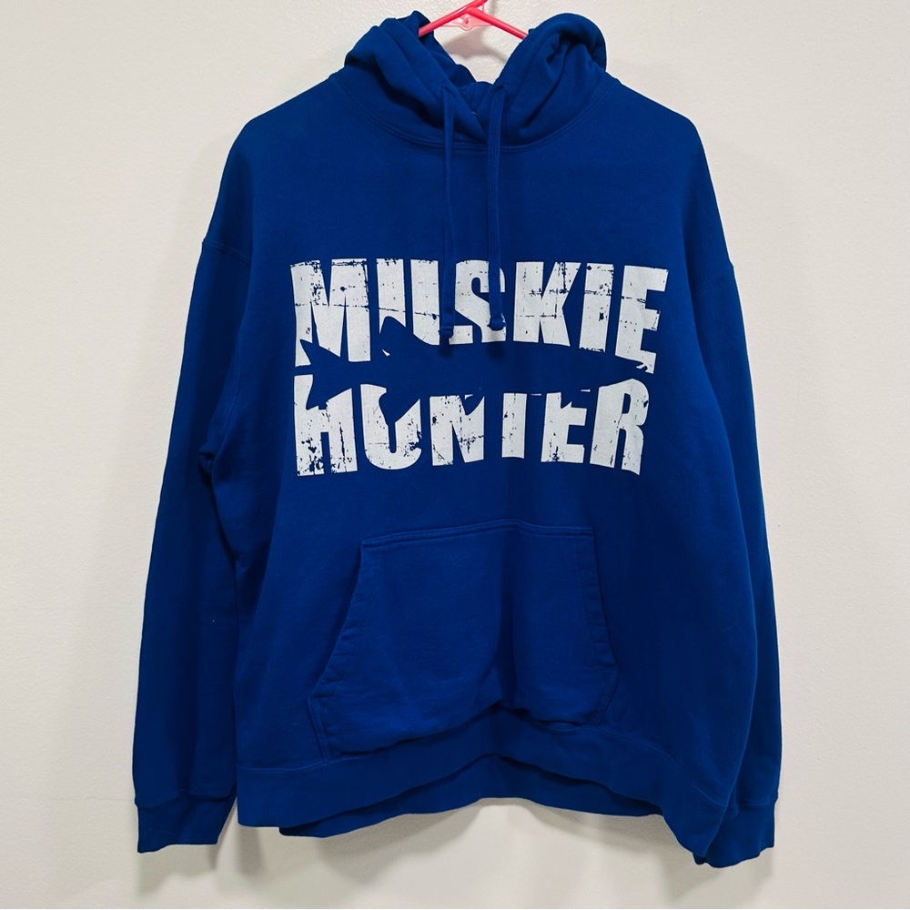 Muskie Hunter blue fishing hoodie sweatshirt! Size XL